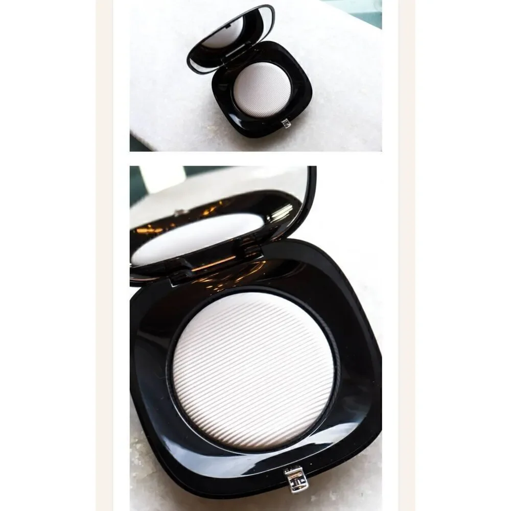 Marc Jacobs perfection powder featherweight foundation #100 Finish Line. Brand n